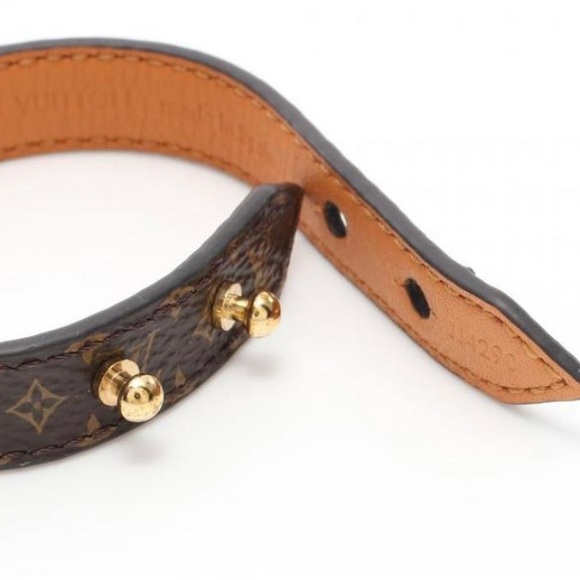 Louis Vuitton Essential V Monogram Bracelet 15 - Picture 10 of 11